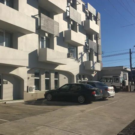 Parkville Place Serviced Apartments Отели рядом с достопримечательностью «СЕРС Коммьюнити Энвиронмент Парк»