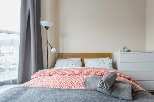 Shirley House Self Catering Guest House, 5 Min Drive to Cruise Ship Terminals and City Centre - Pensions