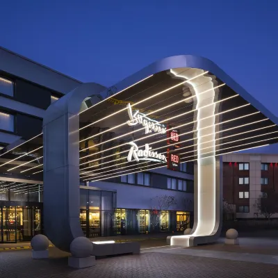 Radisson Red Hotel London Heathrow Отели рядом с достопримечательностью «Вест-Дрейтон»