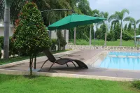Estancia de Lorenzo Tarlac - piscina