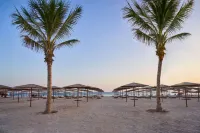 The Club by Fanar - pantai