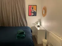 Stylish Retreat - Sleeps 6 Terrace-2Bedroom-Petsok - balcony