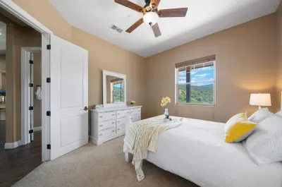 Bright Family Getaway Mountain Views Outdoor Living Hotels near Gorman Motorsport Rentals