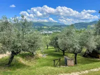 Spoleto Tranquilita Sleeps 20 with Wifi Pool Yoga Studio Gardens and Views - Mountain View