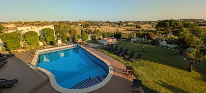 Casa Rosa Montes Hotels in Lagos
