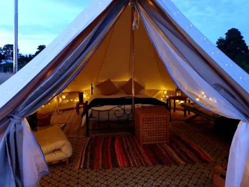 5m XL Bell Tent with Log Burner Near Whitby - Homestays