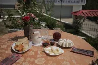Vila Sofia Gllava - Resort - breakfast