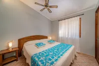 Costa Paradiso Resort فنادق في Trinita dʼAgultu