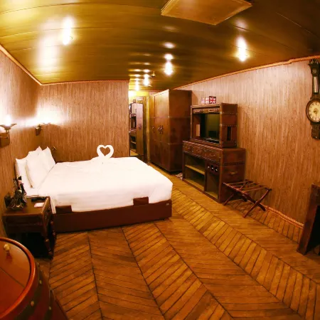 Vintage Luxury Yacht Hotel