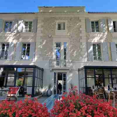 Le Saint-Rémy Hotel Exterior
