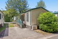 Eureka Stockade Holiday Park - balcony