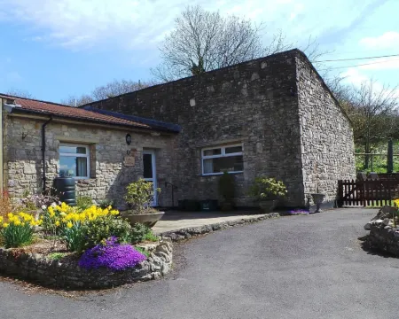 Greyfield Farm Cottages Hotels in Clutton