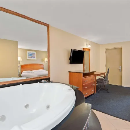 Super 8 by Wyndham Milford/New Haven