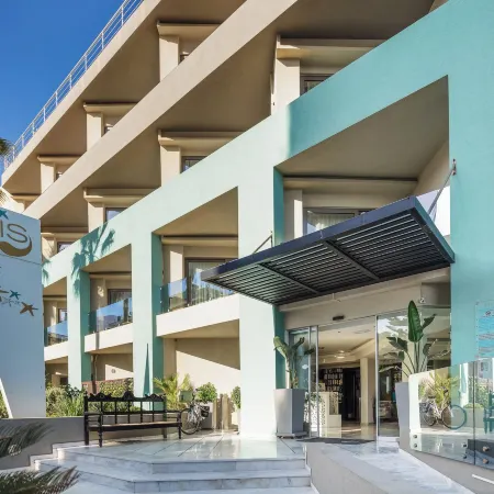 Steris Elegant Beach Hotel & Apartments