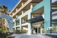 Steris Elegant Beach Hotel & Apartments
