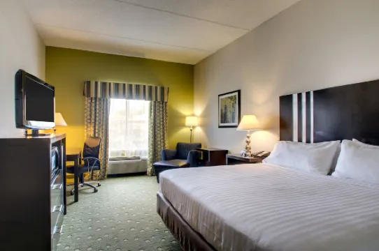 Holiday Inn Express & Suites LIVE OAK by IHG