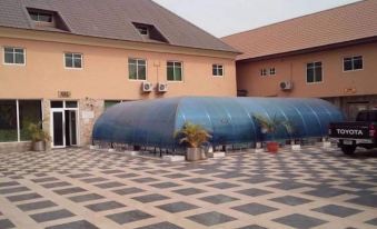 Vic James Apartments