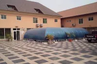 Vic James Apartments