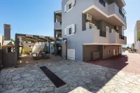 Helena's Aparthotel