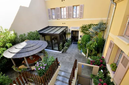 Hôtel du Fort Отели в г. Эвекмон