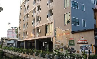 Double D Hotel