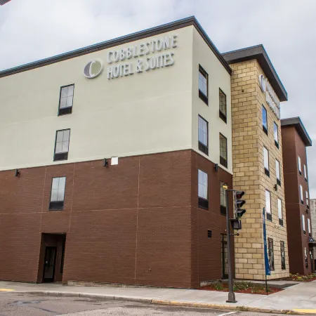 Cobblestone Hotel & Suites - Chippewa Falls