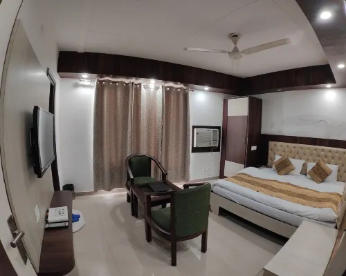 Hotel Pride Hotel dekat Kompleks Capitol