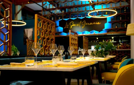 Le Louvre Hotel & Spa Отели рядом с достопримечательностью «Ботанический и зоологический сад «Цимбазаза»»