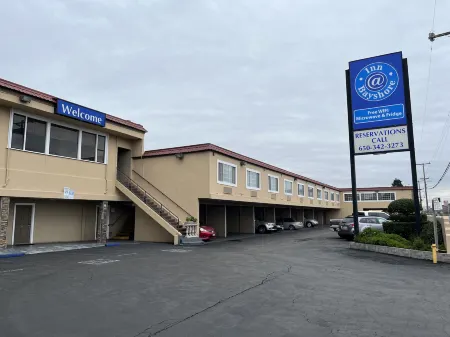 Inn at Bayshore Отели рядом с достопримечательностью «Публичная библиотека СанМатео»
