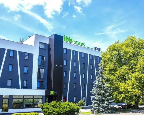 أيبيس ستايلز فارشافا ويست Hotels near بيموفو