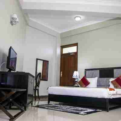 Flomi Hotel Rooms