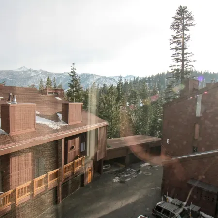 Mammoth Ski & Racquet Club