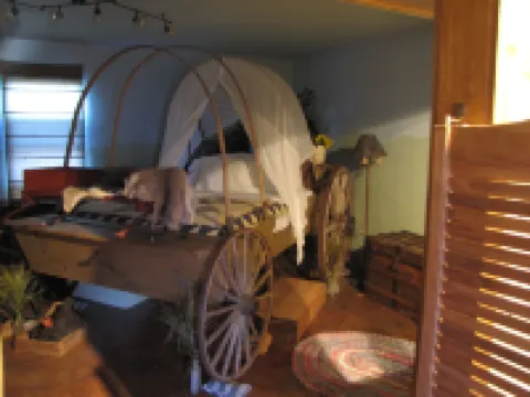 Covered Wagon B&B Guesthouse Hotels in Mason County