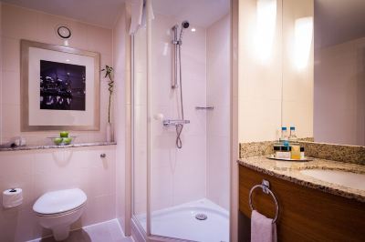 2ベッドルームアパートメント、ベッドルーム1:キングサイズベッド1台、ベッドルーム2:キングサイズベッド1台 マリオット エグゼクティブ アパートメンツ ロンドン ウェスト インディア キーの写真