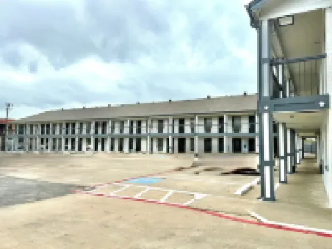 Sherman Inn Hotels in Grayson County