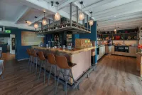 Boutique Hotel Herbergh Amsterdam Airport Free Parking - bar