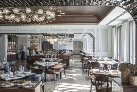 Four Seasons Hotel Amman Отели рядом с достопримечательностью «Мечеть короля Абдаллы I»