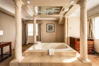 Monte Carlo Inn & Suites Downtown Markham - Hot Tub