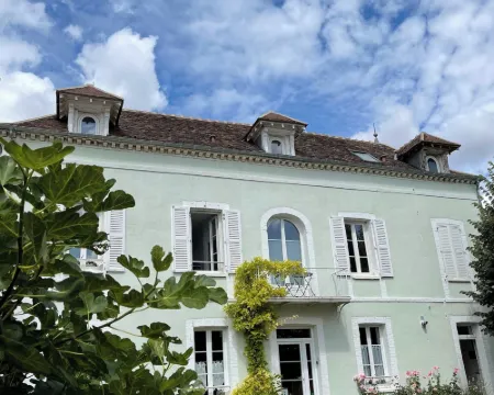 Villa Clément Appart'Hotel St Clément Proche de Sens Hotels in Sens