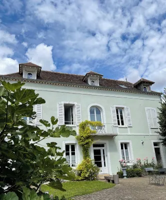Villa Clément Sens Appart'Hotel Hotel a Villeblevin