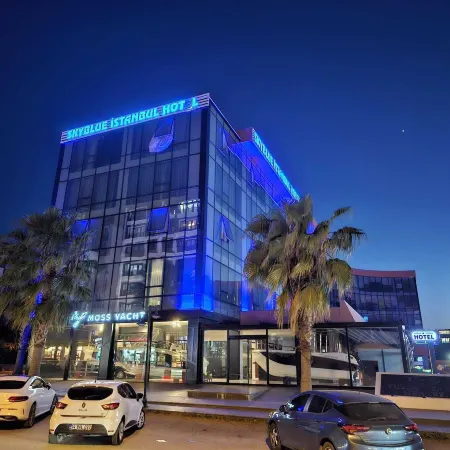 Skyblue Istanbul Hotel Отели рядом с достопримечательностью «Пристань для яхт Виапорт»