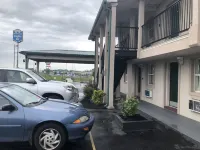 ロードウェイ イン - 駐車場