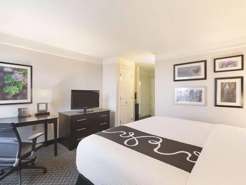 La Quinta Inn & Suites by Wyndham Austin Round Rock فنادق في Wells Branch