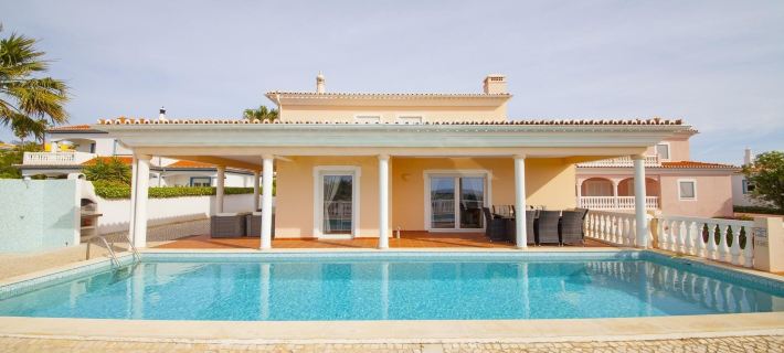 D08 - Bay View Villa in Vale da Lama Hotels in Odiaxere
