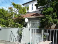 4 on Highworth Apartments and Studios โรงแรมใกล้เนินซิกนัลฮิลล์