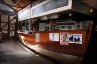 Anchorage Seafront Hotel - bar
