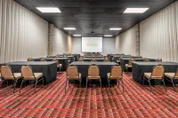 Grand Williston Hotel and Conference Center Các khách sạn ở Missouri Ridge
