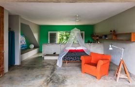Hix Island House