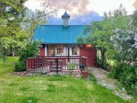 Cozy studio in gorgeous Salmon with AC, WiFi, Hot tub Hotels in Lemhi County