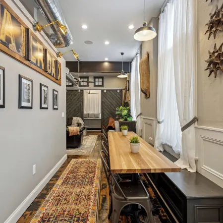 The Loft Buchanan - Chic Industrial Loft in Historic Downtown